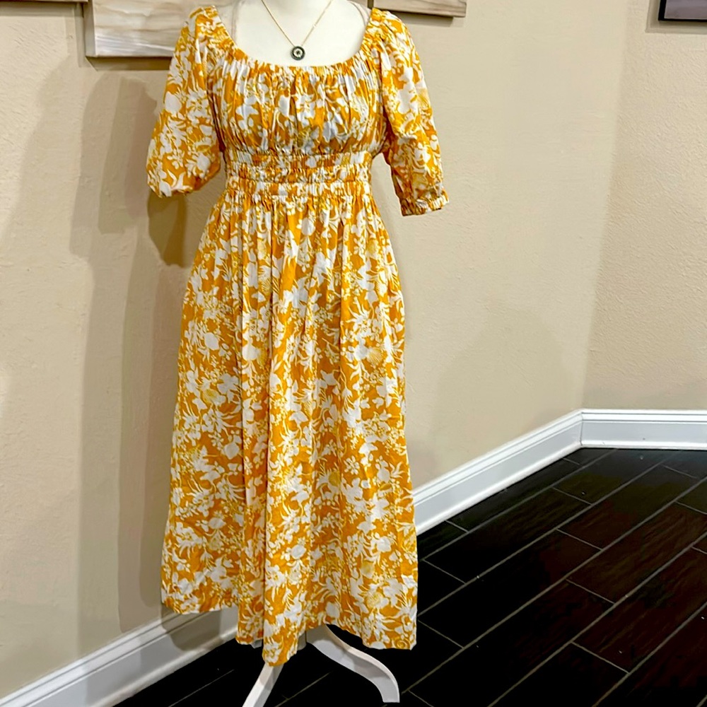 O.P.T. Floral puff sleeve dress in size Medium. Side pockets 100% cotton